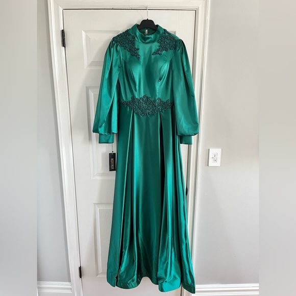 Dress bought in Istanbul, Turkey. Emerald green. - Picture 1 of 6